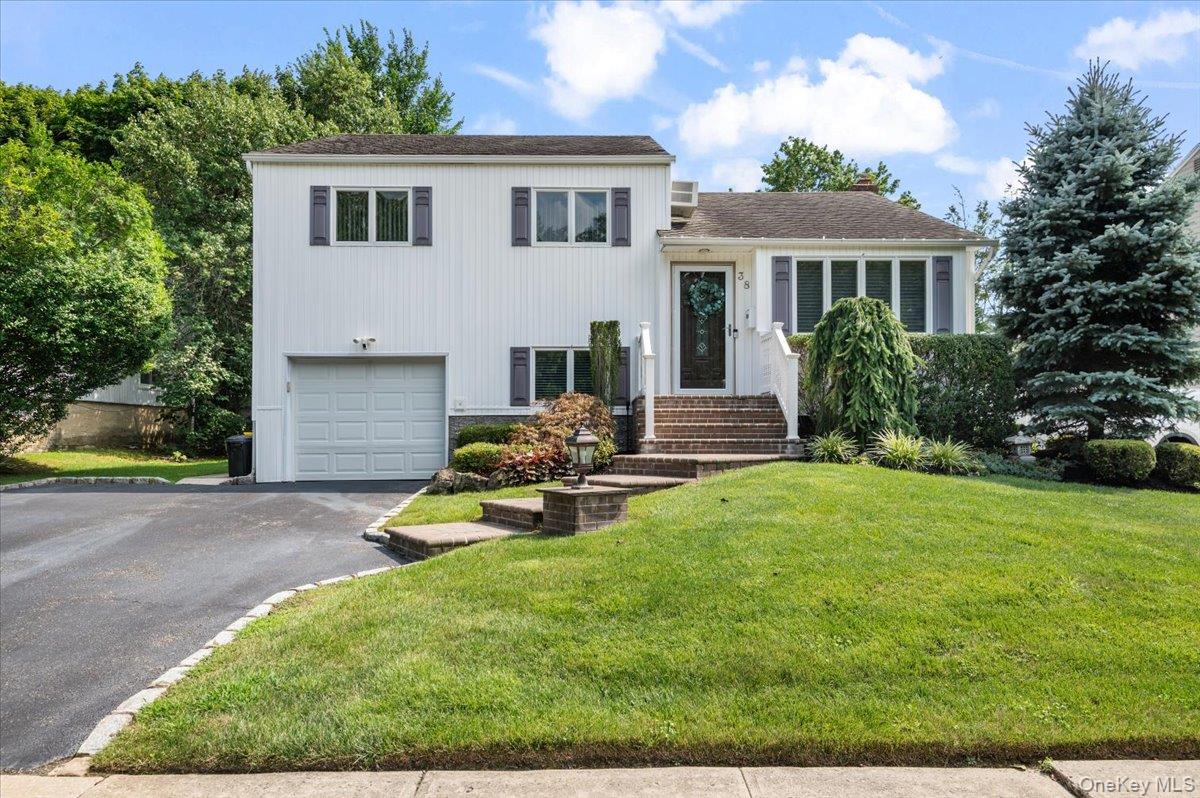 38 Briarwood Lane Property Photo 1