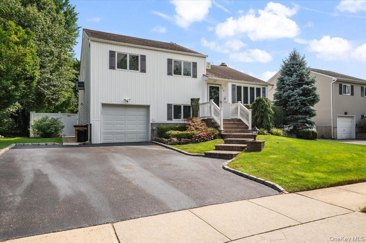 38 Briarwood Lane Property Photo 2