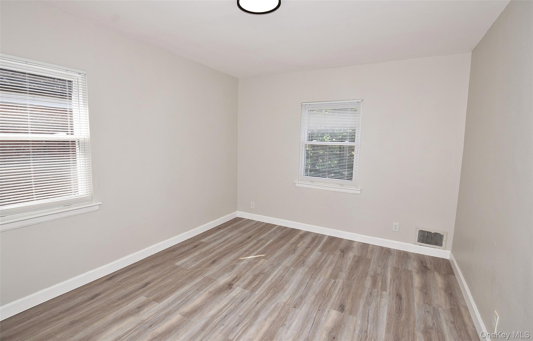 7336 197th Street Property Photo 4
