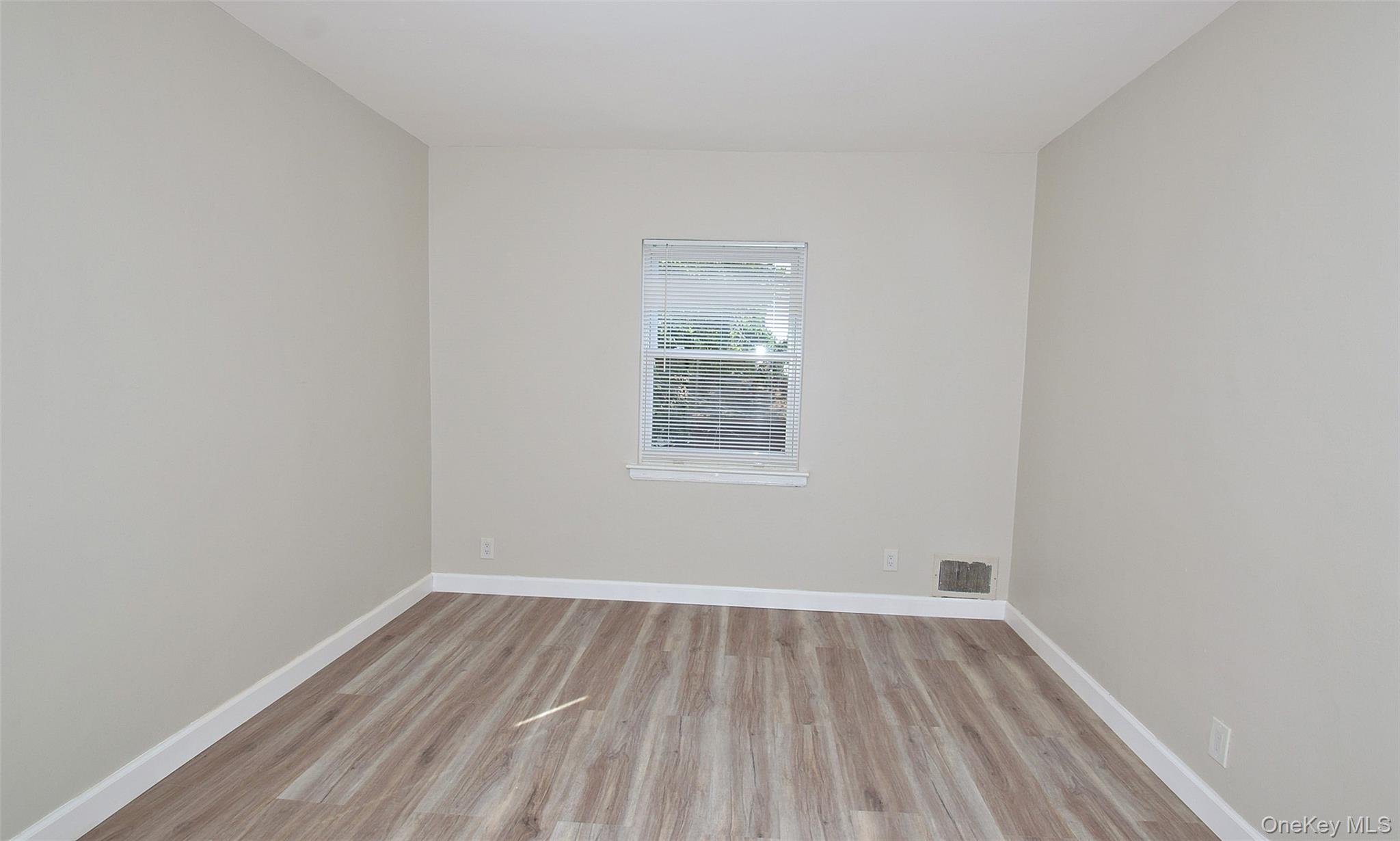 7336 197th Street Property Photo 5
