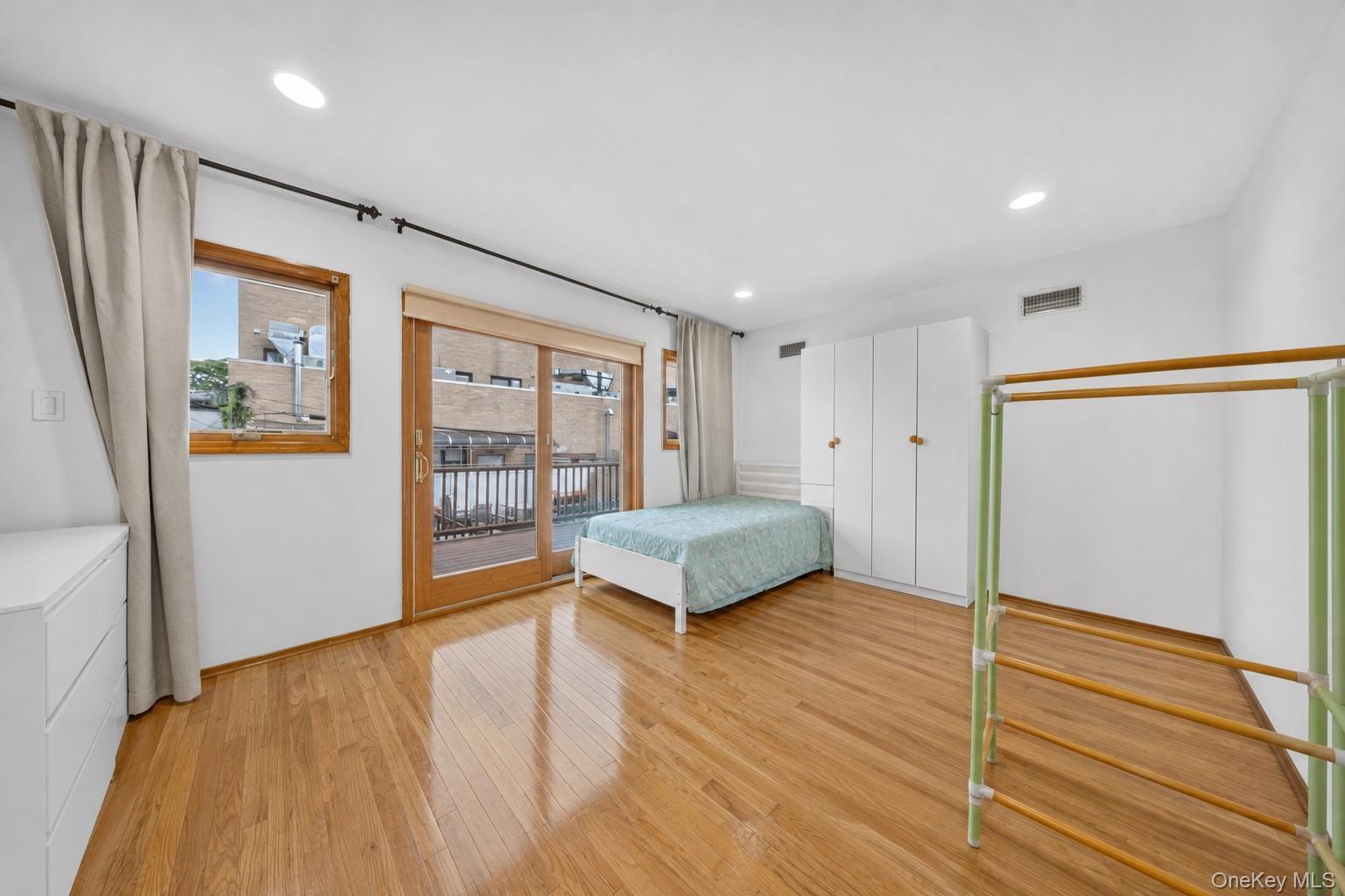 4215 161st Street Property Photo 15