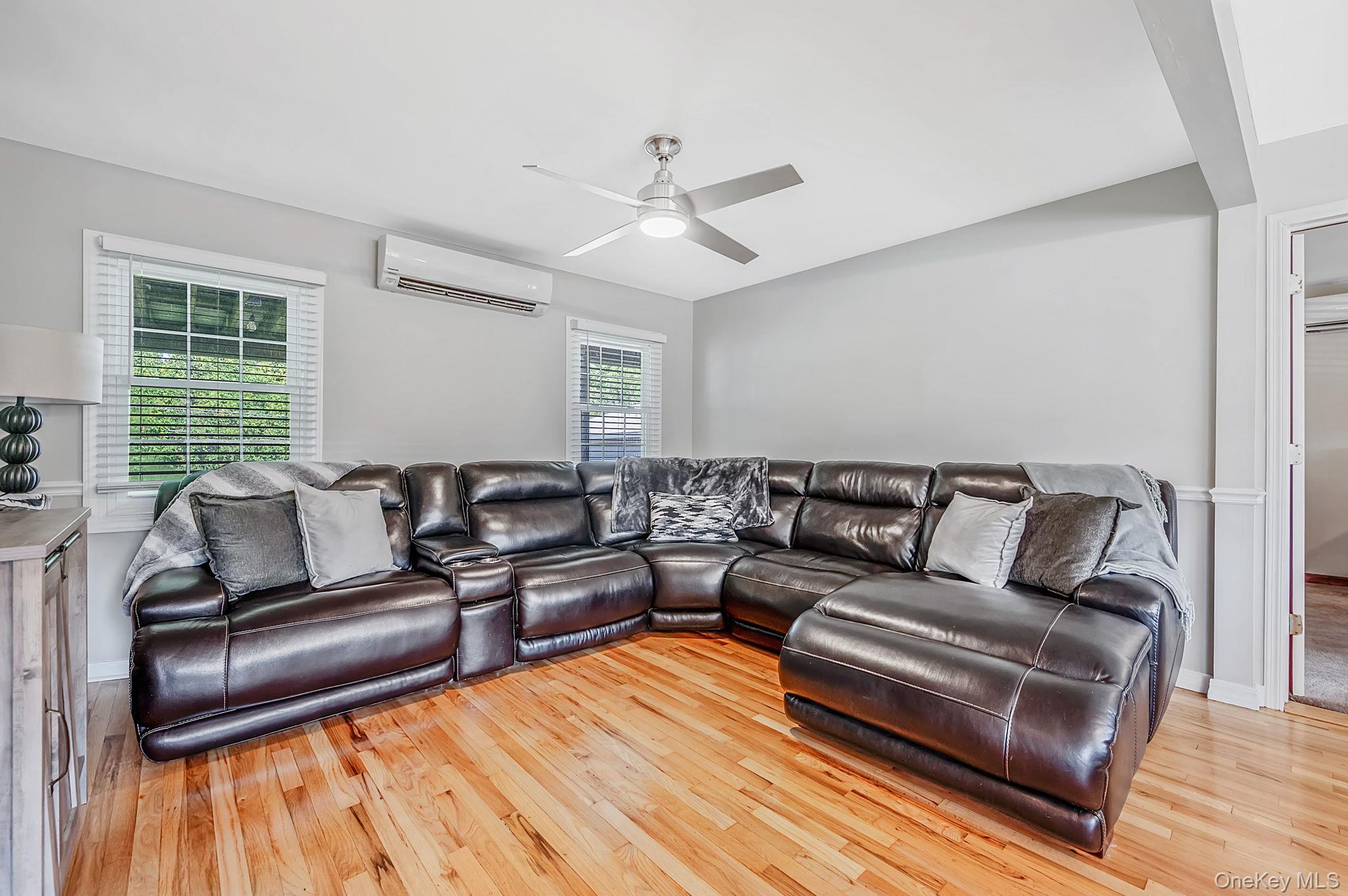 828 Strang Drive Property Photo 12
