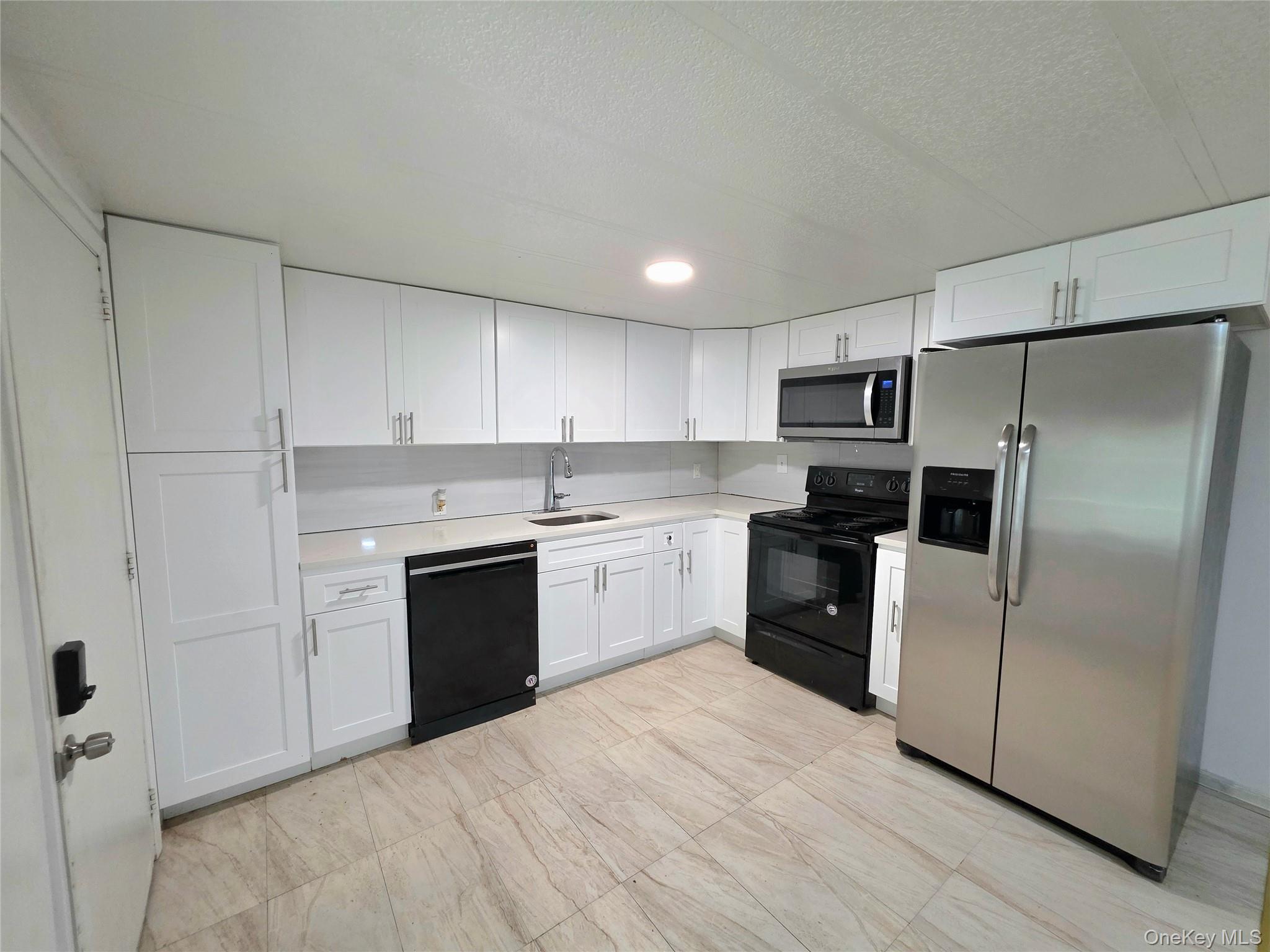 525 Riverleigh Avenue 111 Property Photo 2
