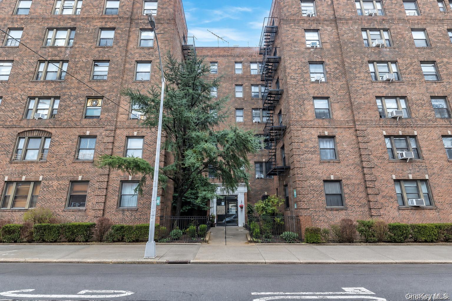 31-21 54th Street 1e Property Photo 1