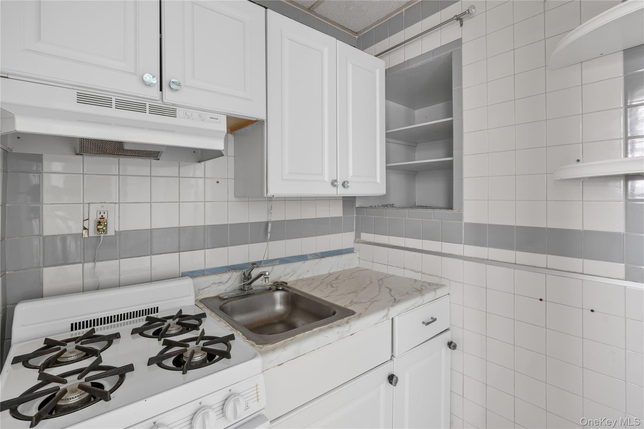 52 Florida Street 20 Property Photo 6