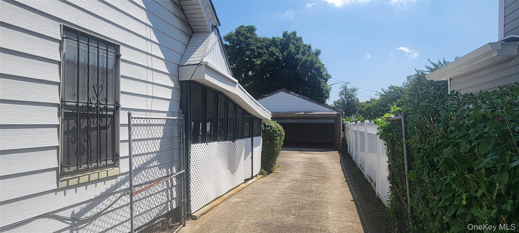 10515 220th Street Property Photo 3