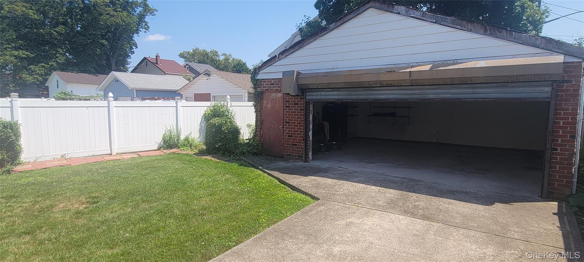 10515 220th Street Property Photo 9