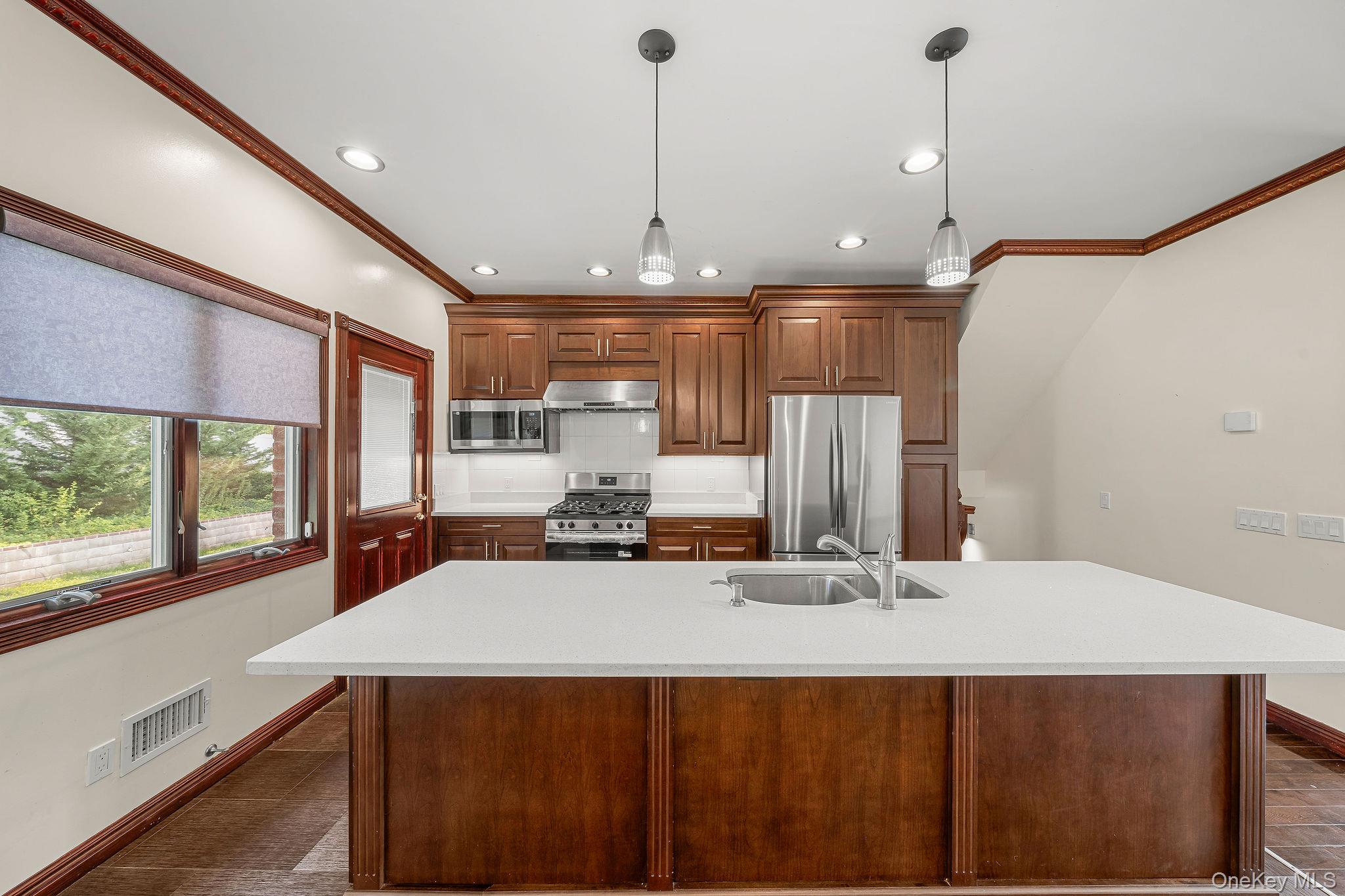 300 Ellen Place Property Photo 10