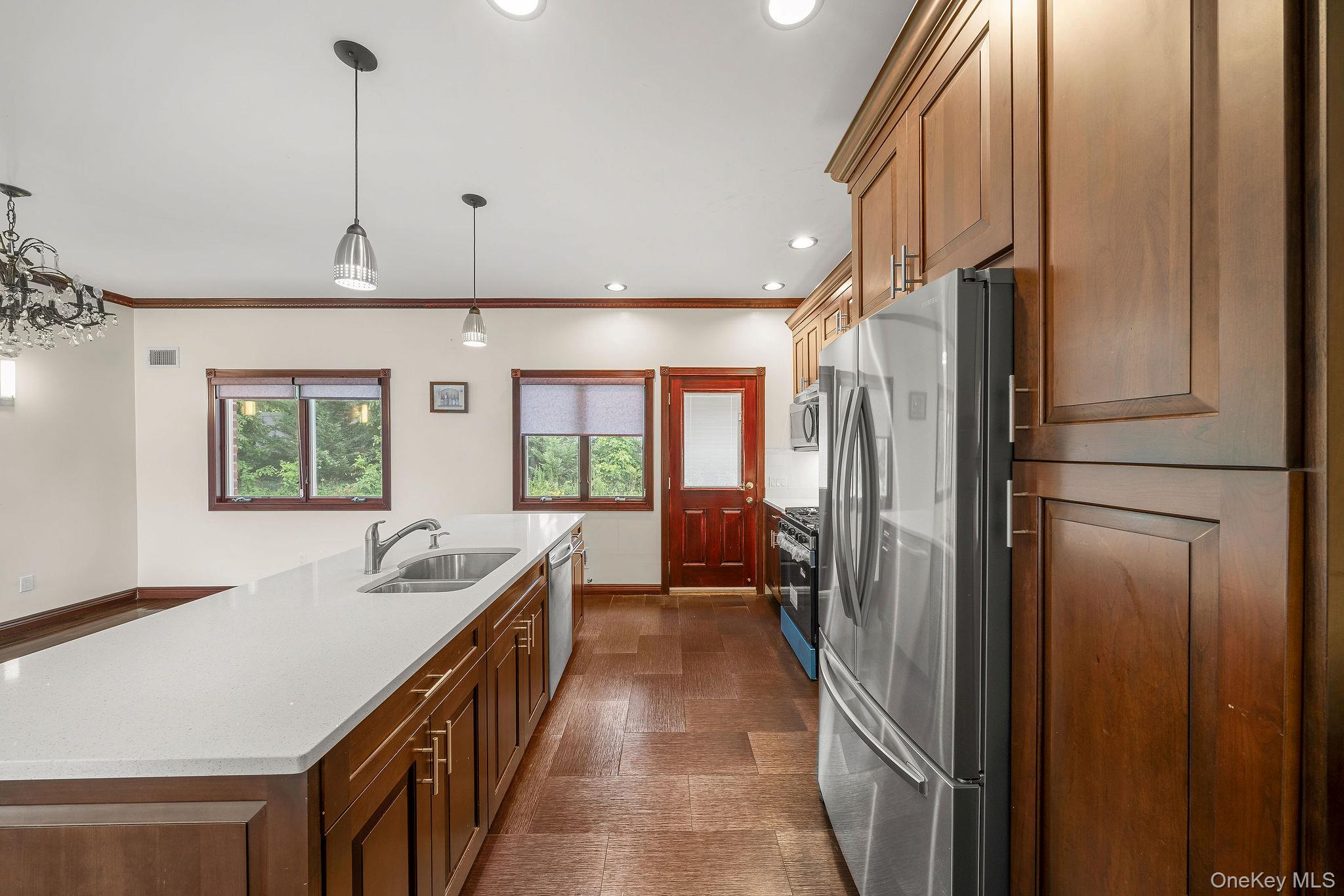 300 Ellen Place Property Photo 12