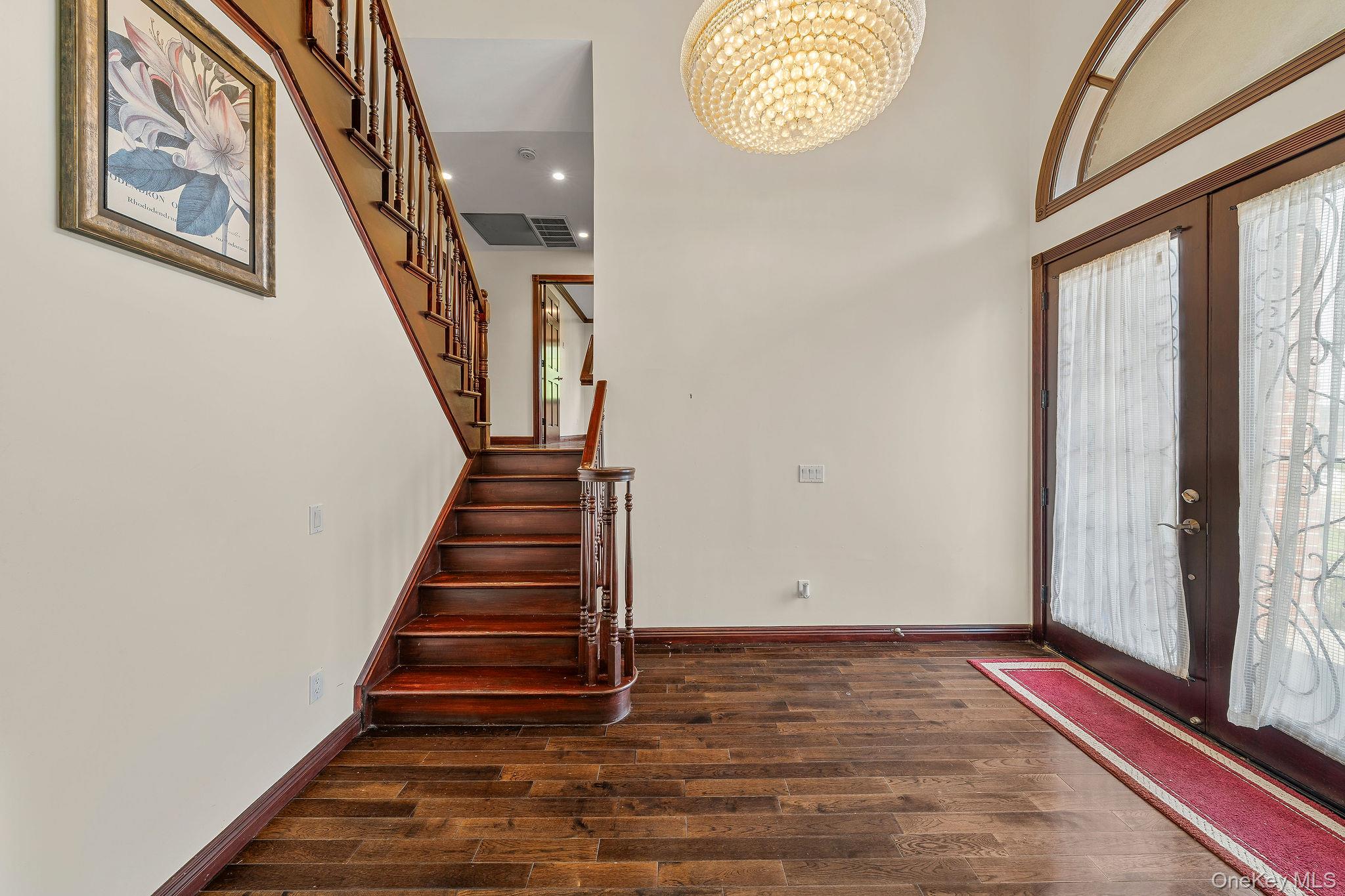 300 Ellen Place Property Photo 13
