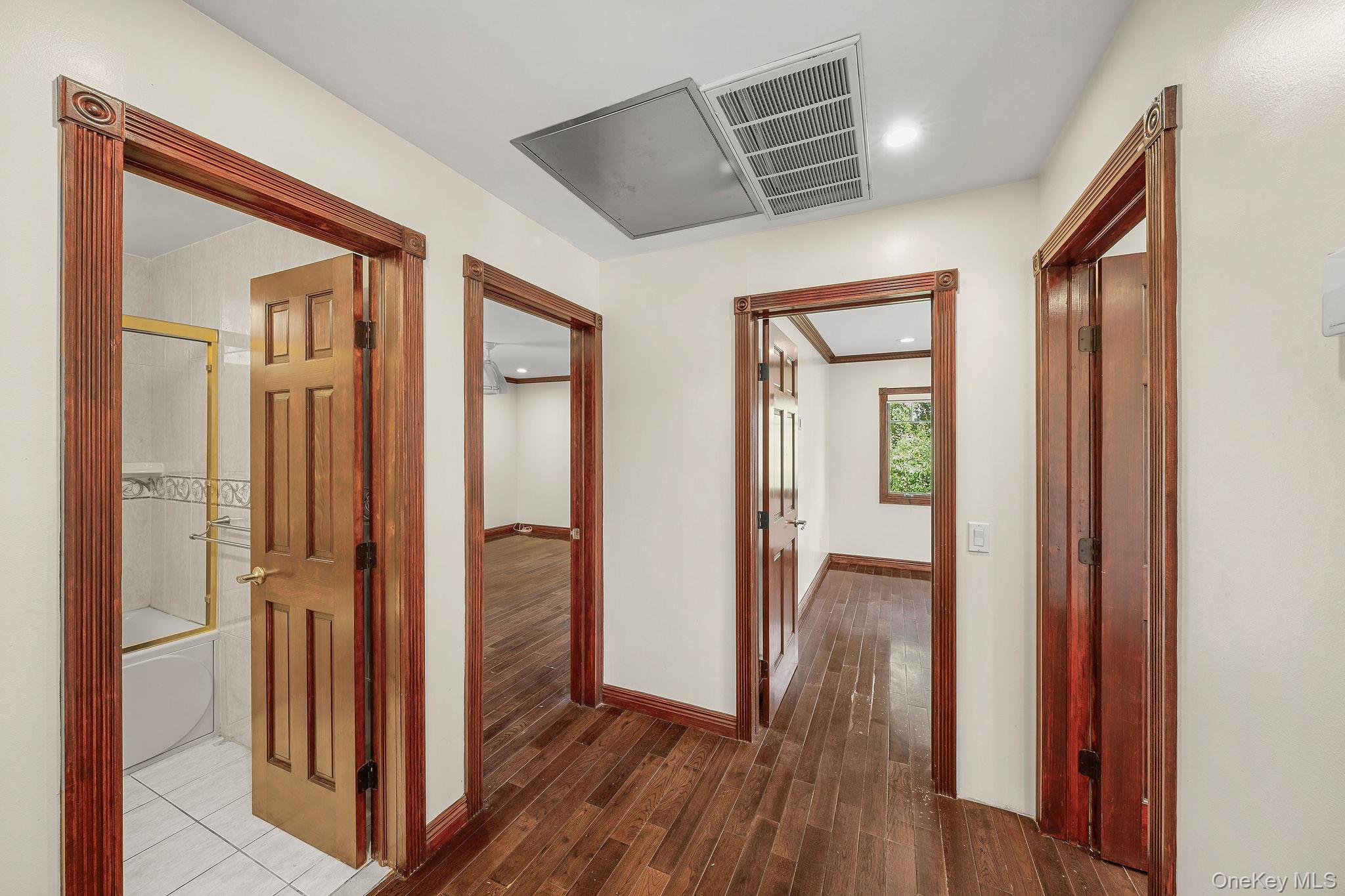 300 Ellen Place Property Photo 16
