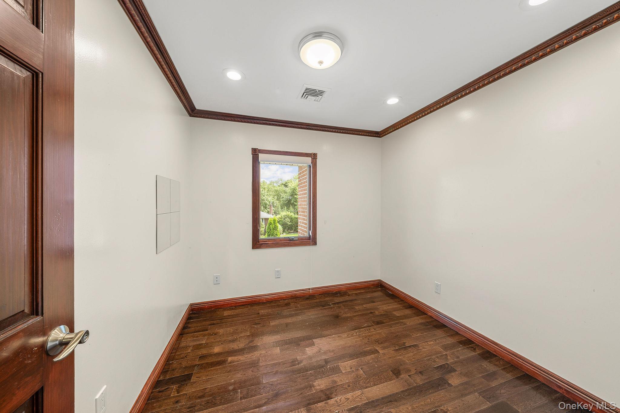 300 Ellen Place Property Photo 17
