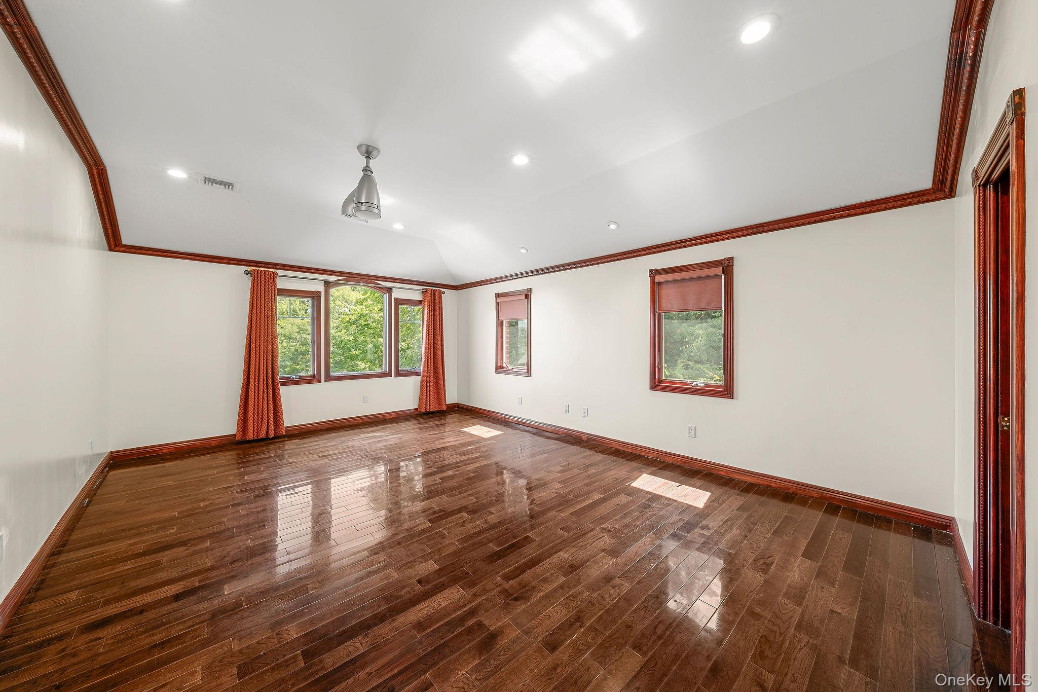 300 Ellen Place Property Photo 23