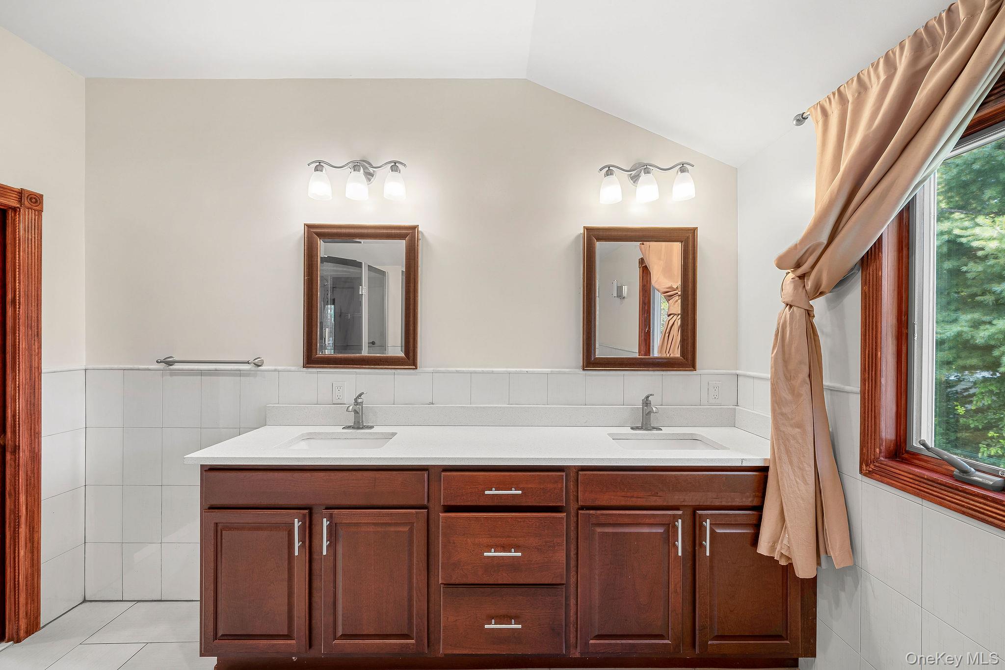 300 Ellen Place Property Photo 26