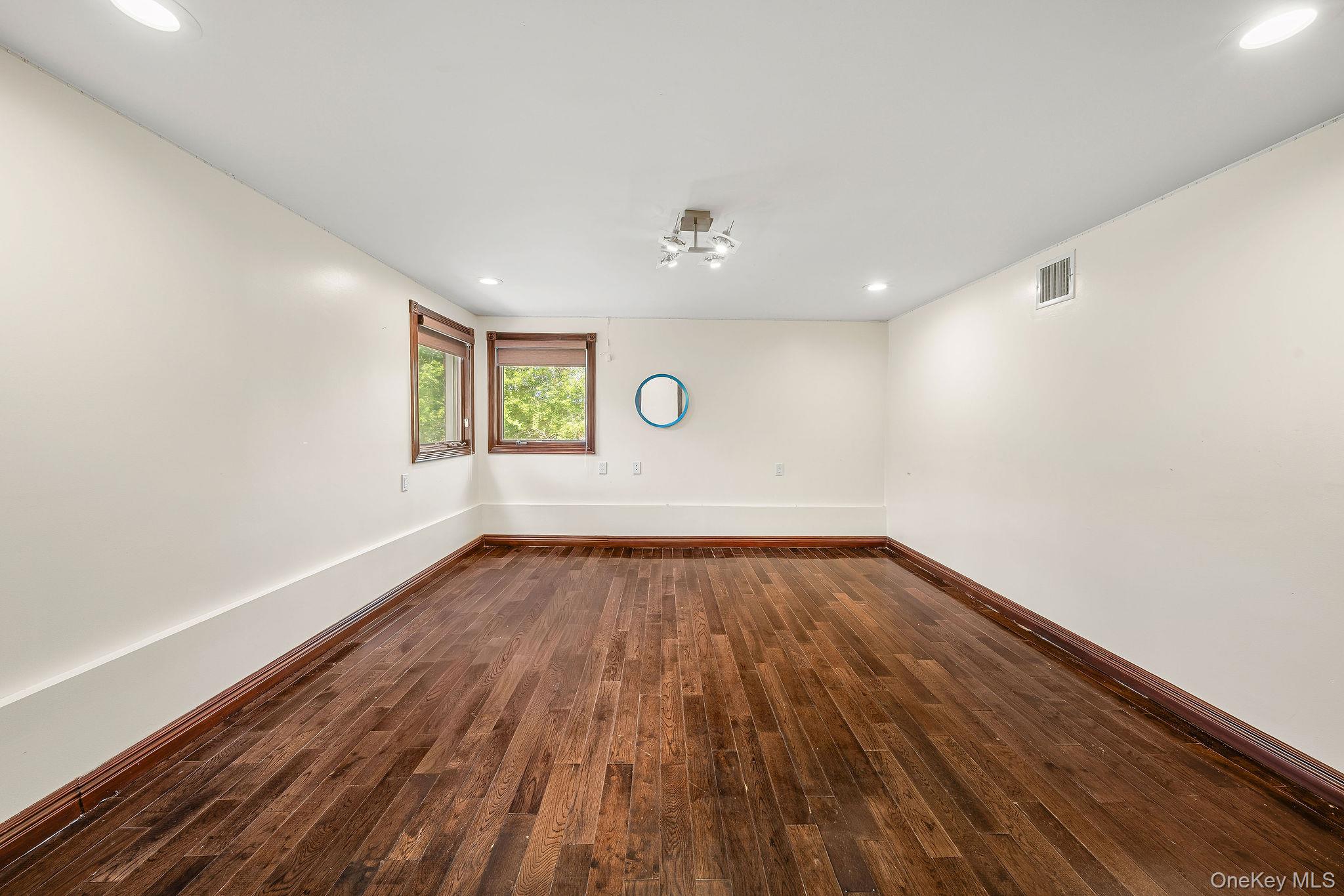 300 Ellen Place Property Photo 29