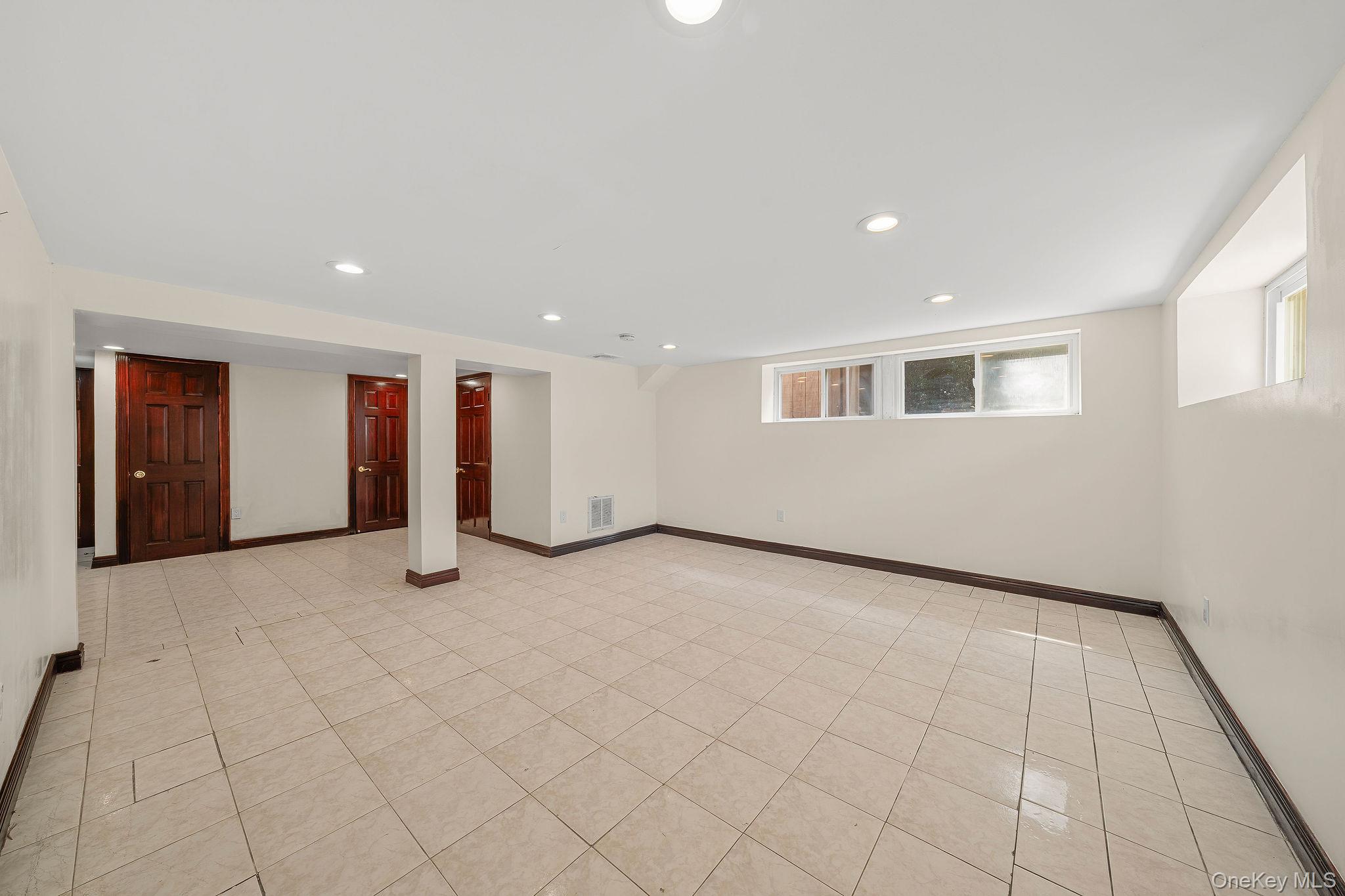 300 Ellen Place Property Photo 31