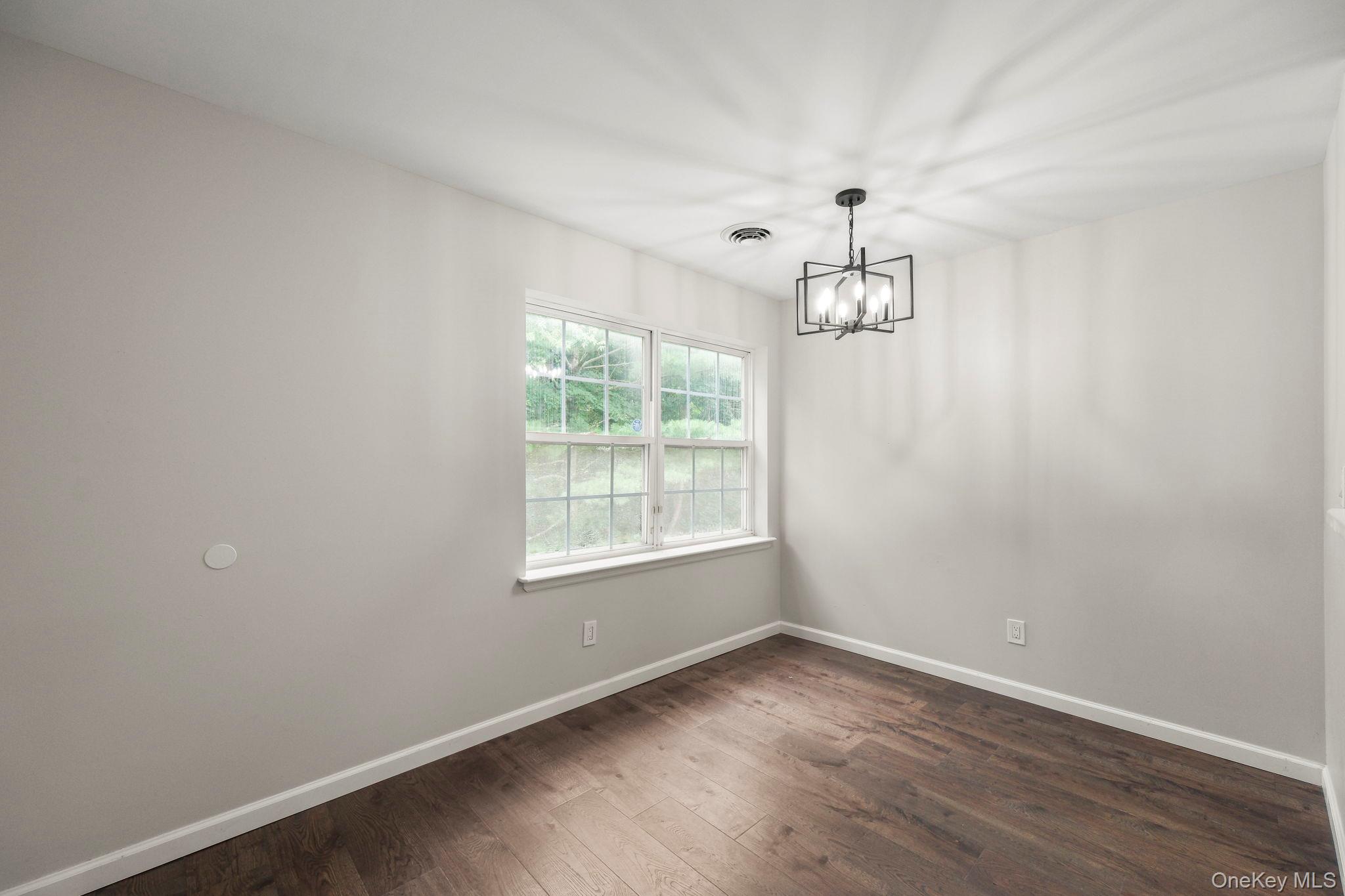 308 Magnolia Court Property Photo 8