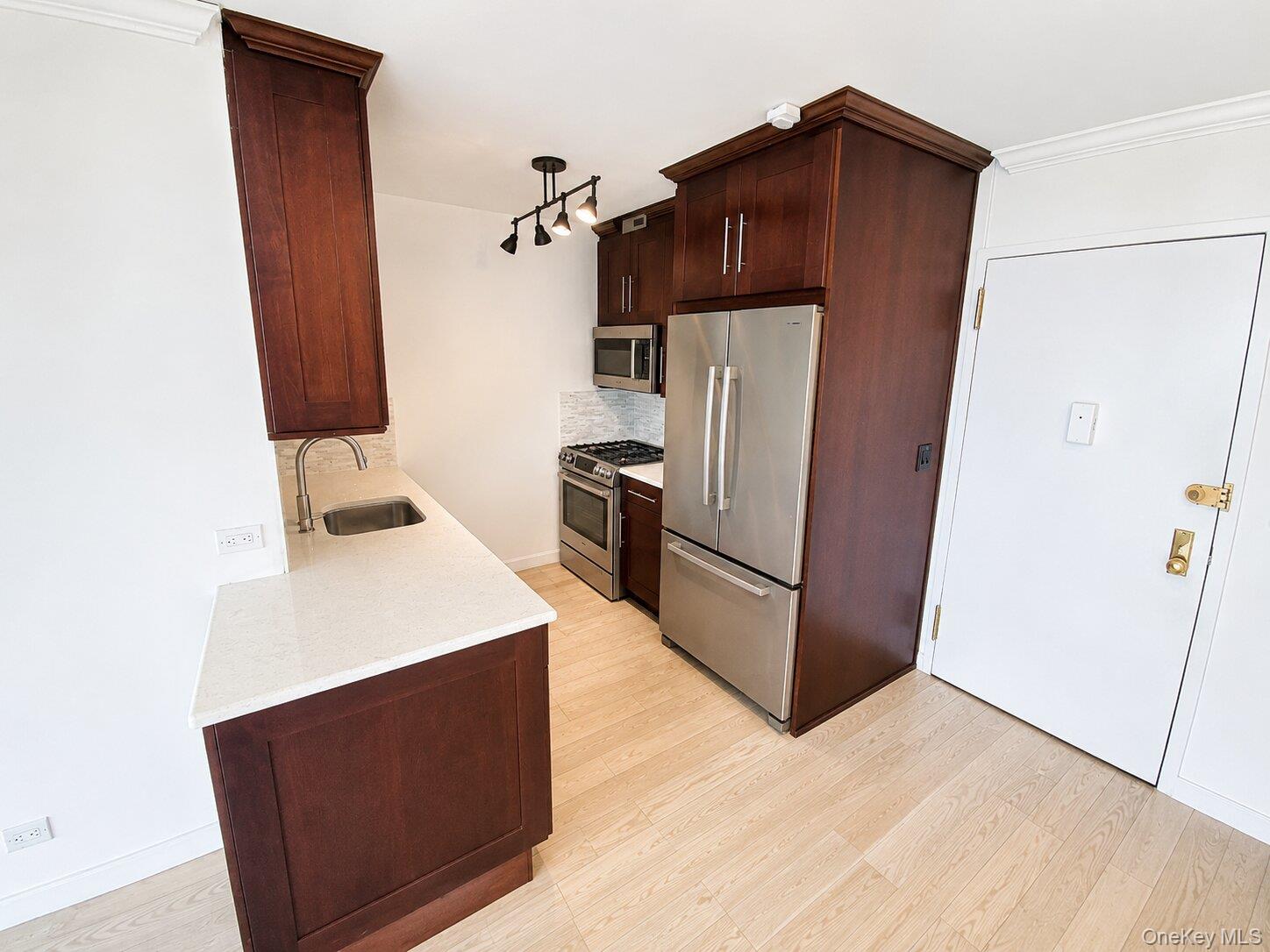 26910 Grand Central Parkway 31p Property Photo 5