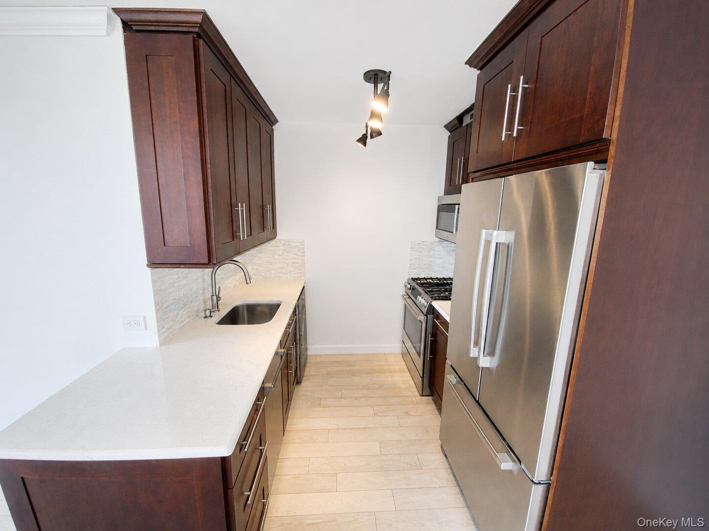 26910 Grand Central Parkway 31p Property Photo 6