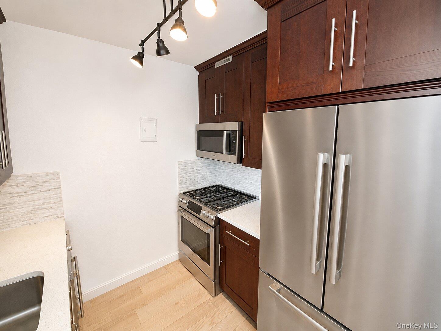 26910 Grand Central Parkway 31p Property Photo 7