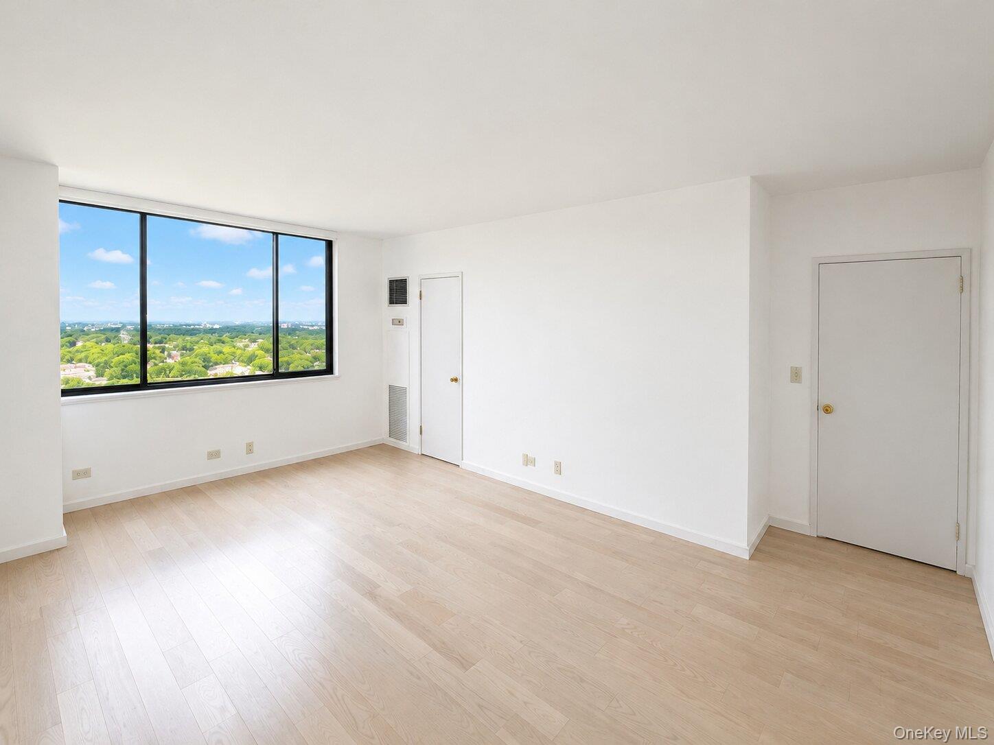 26910 Grand Central Parkway 31p Property Photo 10