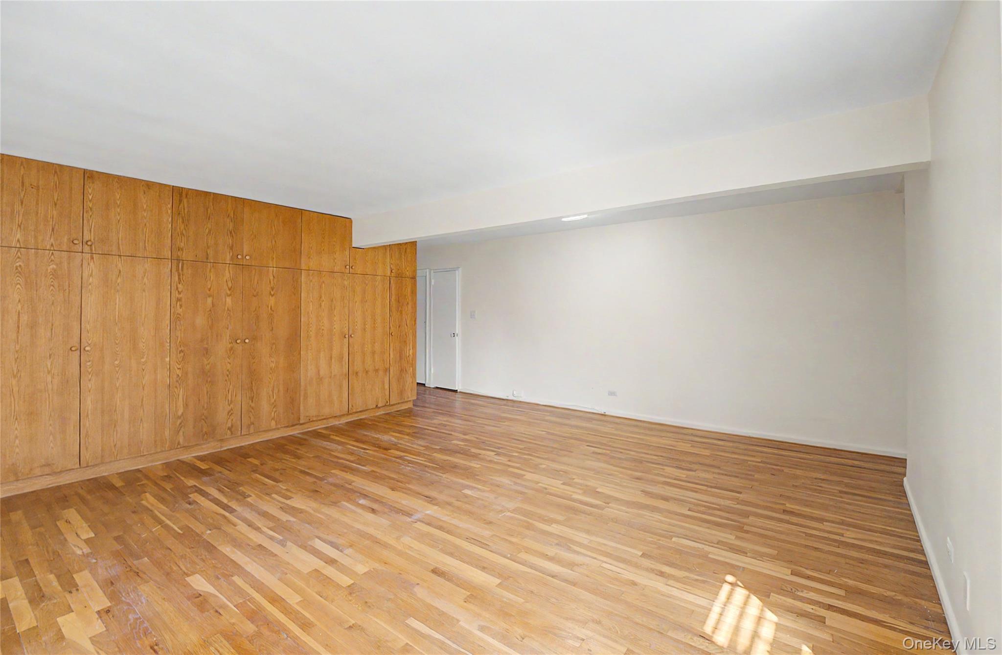 22424 Union Turnpike 4-j Property Photo 5
