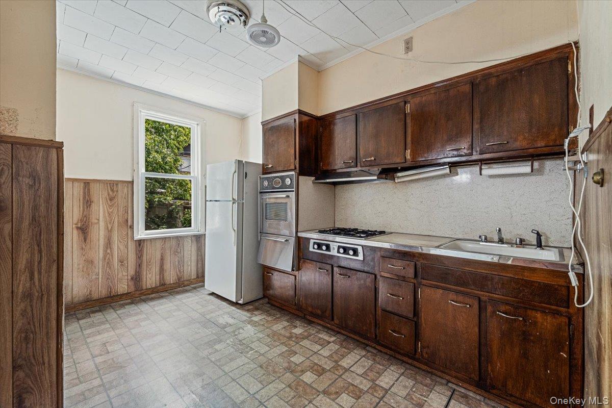 54-18 Nurge Avenue Property Photo 9