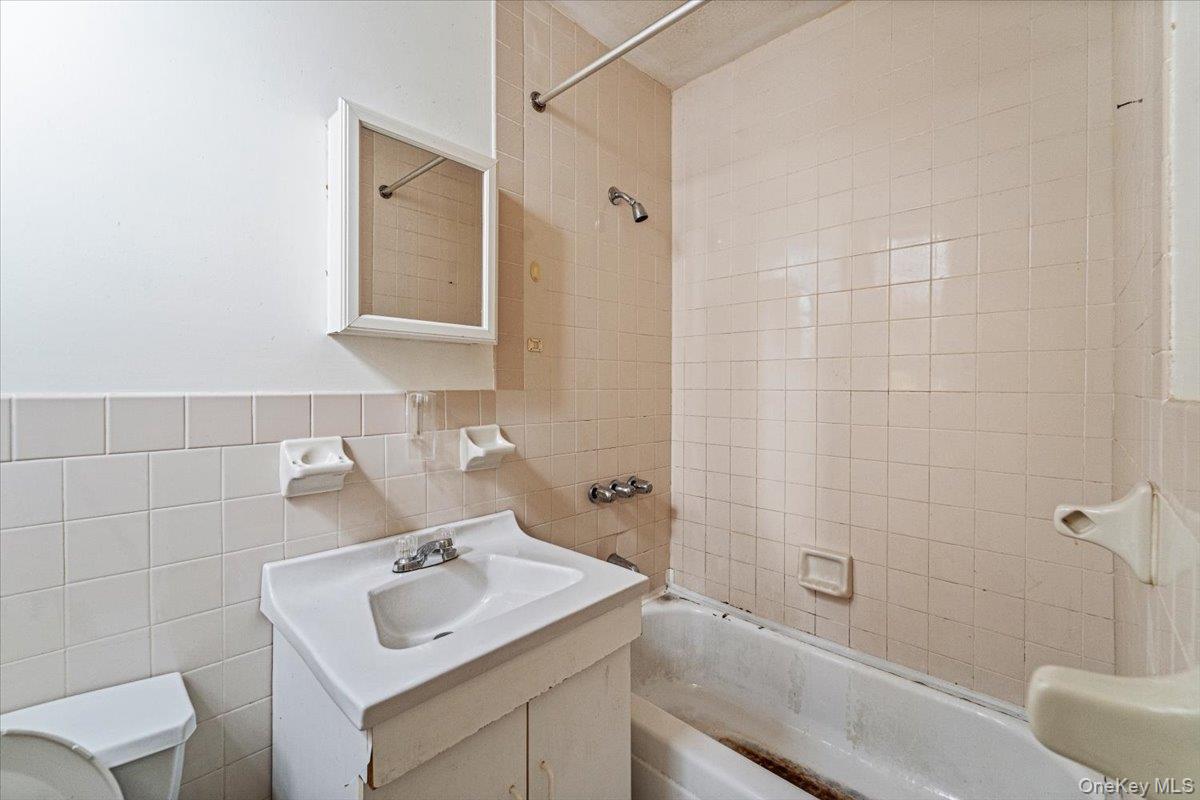 54-18 Nurge Avenue Property Photo 19