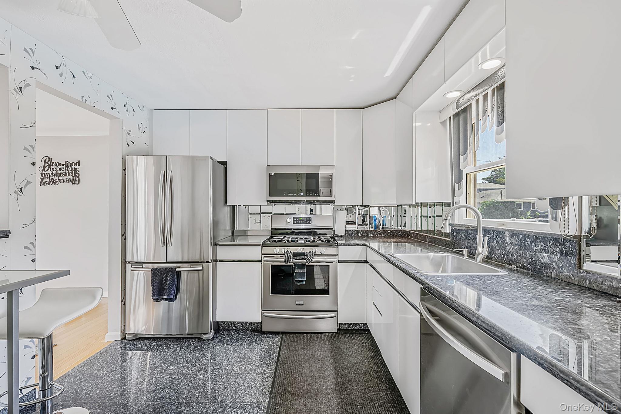 52 Manhattan Avenue Property Photo 25