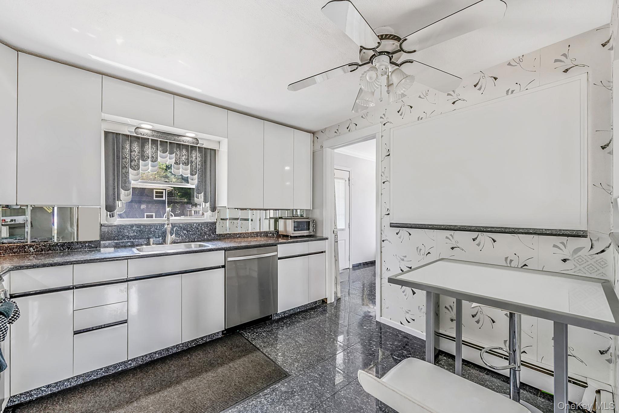 52 Manhattan Avenue Property Photo 26