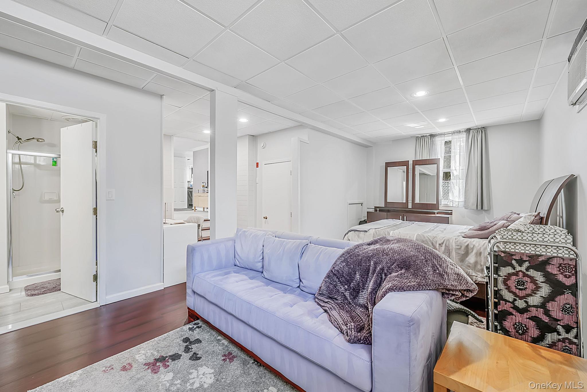 52 Manhattan Avenue Property Photo 29
