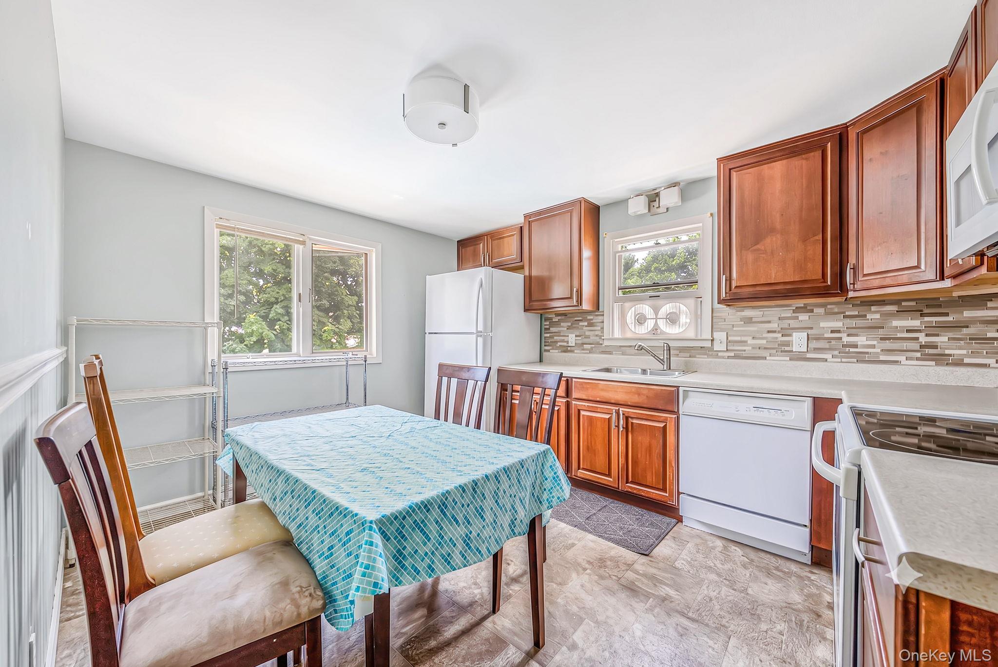 52 Manhattan Avenue Property Photo 42