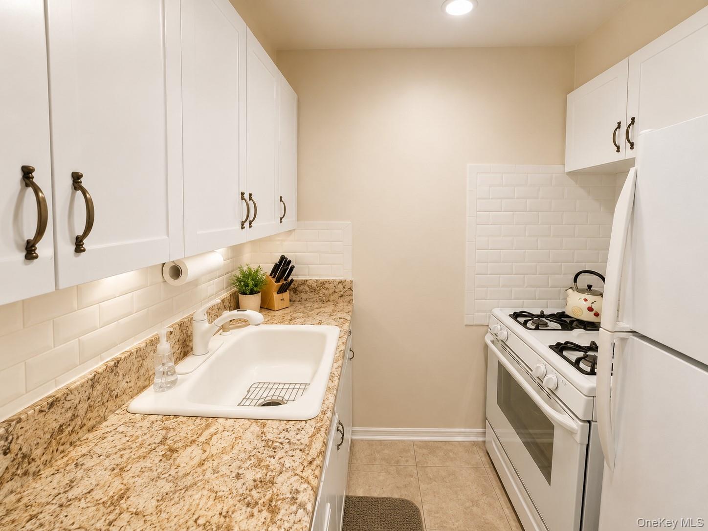 18-15 215th Street 2l Property Photo 6
