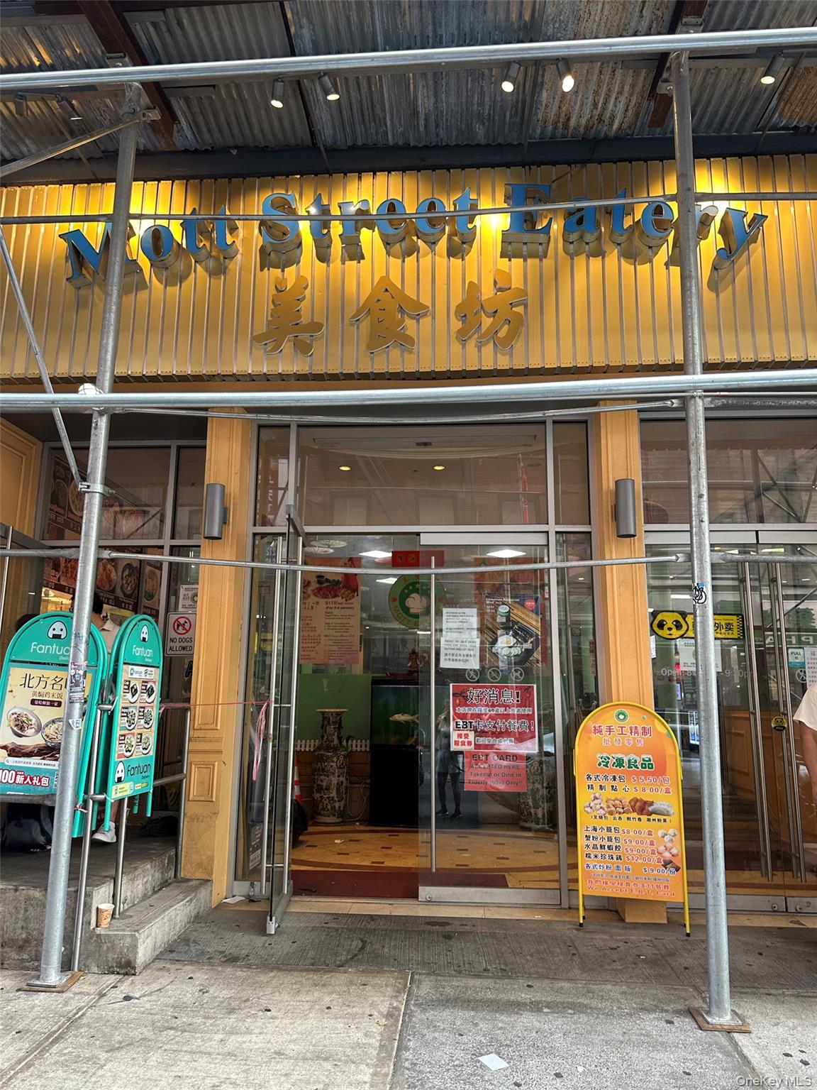 98 Mott Street Property Photo 2