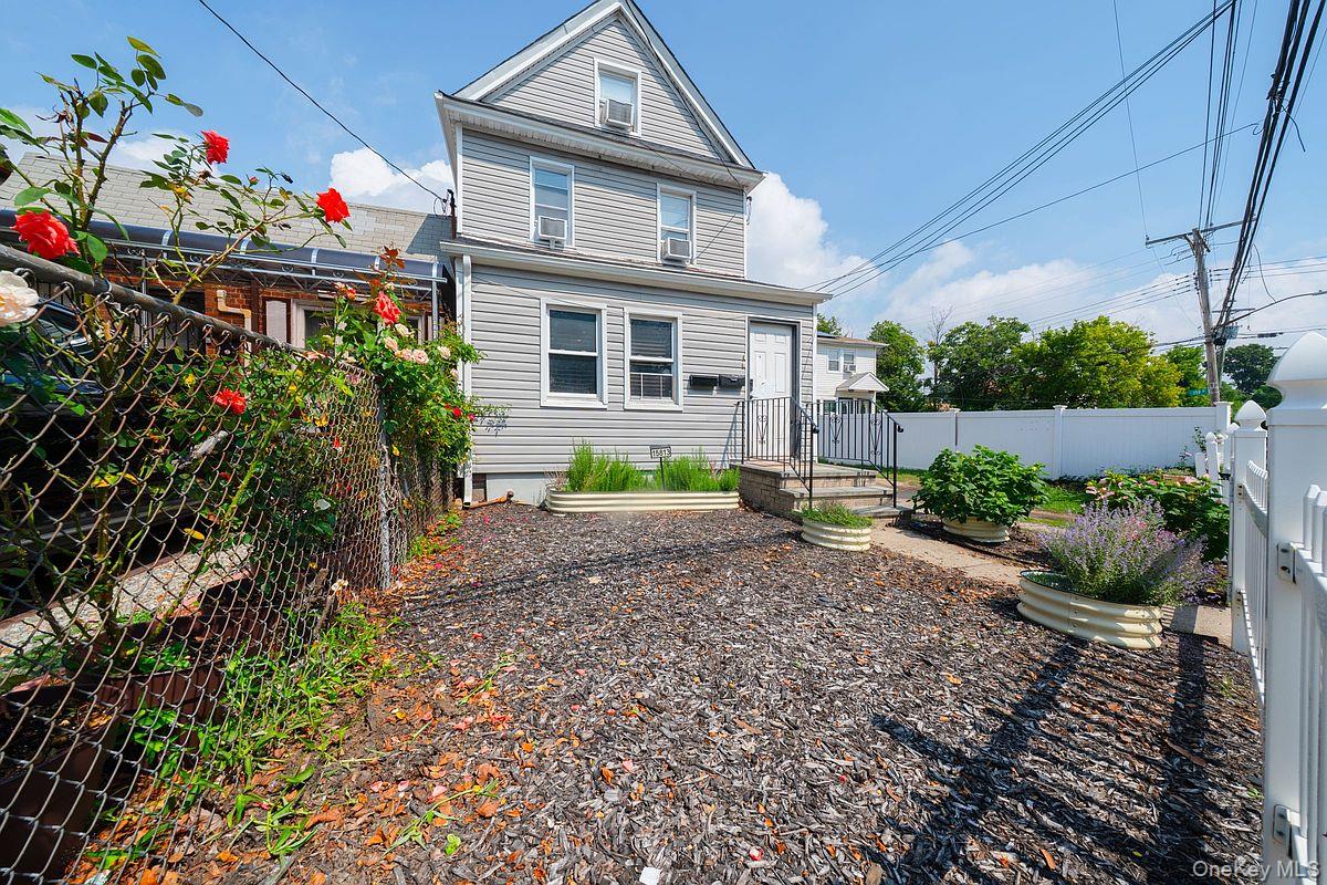 15813 Linden Boulevard Property Photo 3