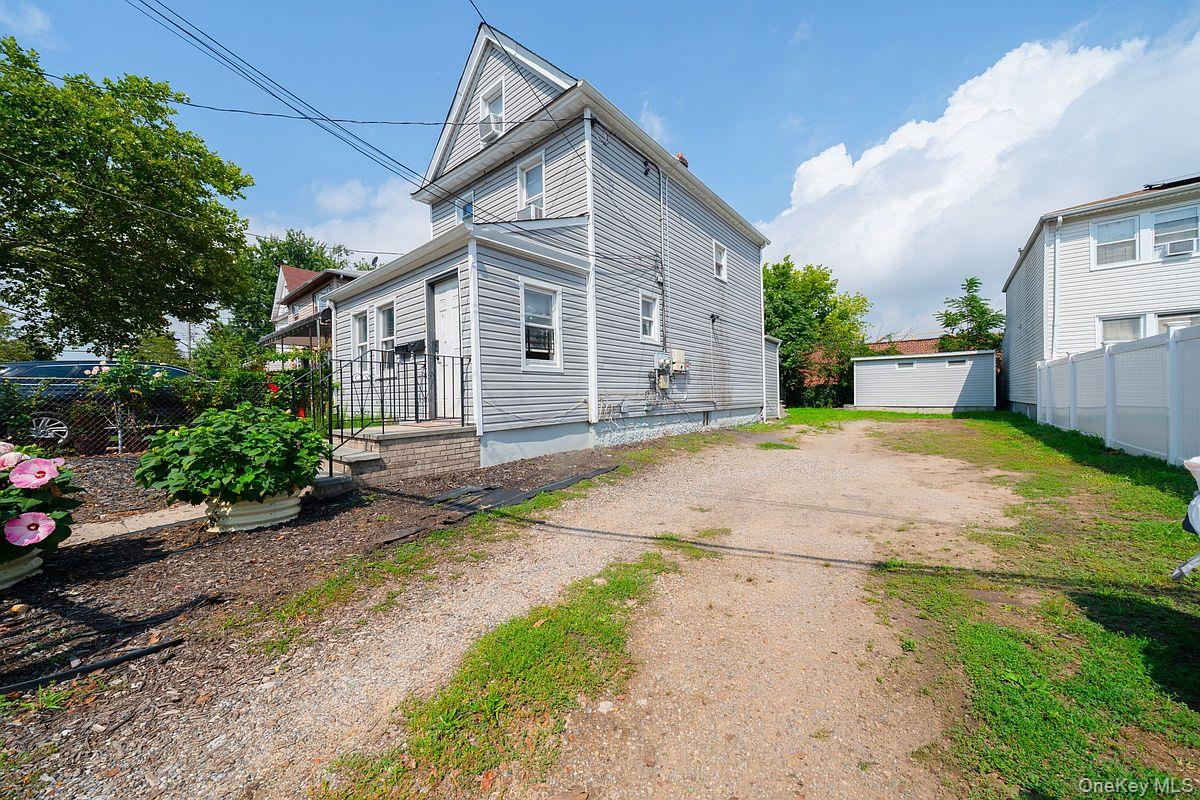 15813 Linden Boulevard Property Photo 4