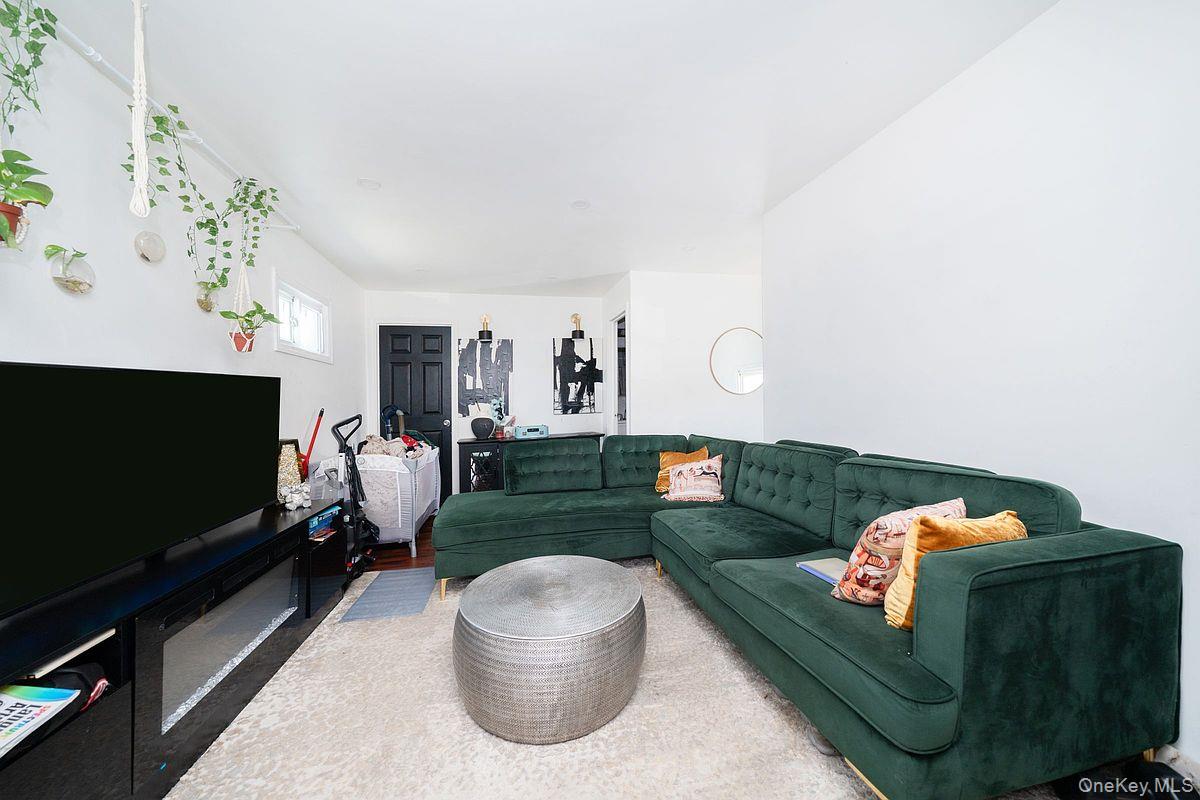 15813 Linden Boulevard Property Photo 5