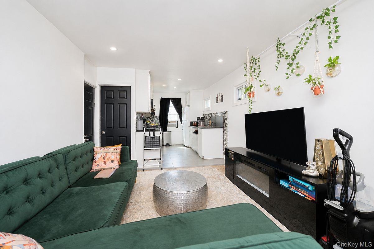15813 Linden Boulevard Property Photo 6