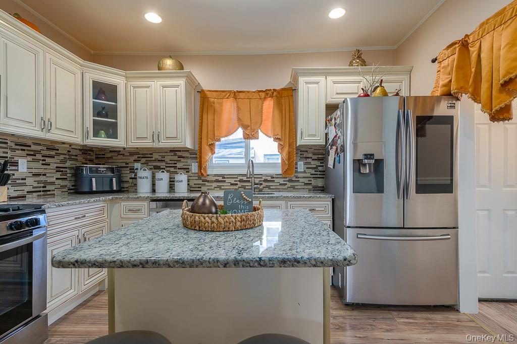 325 Westside Avenue Property Photo 13