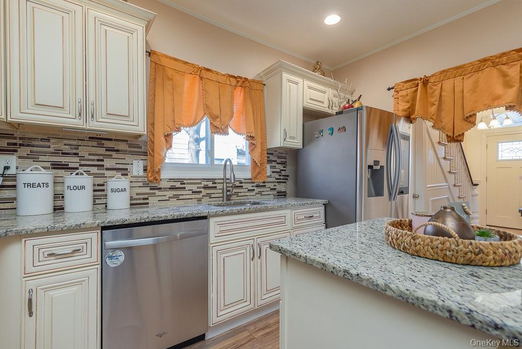 325 Westside Avenue Property Photo 15
