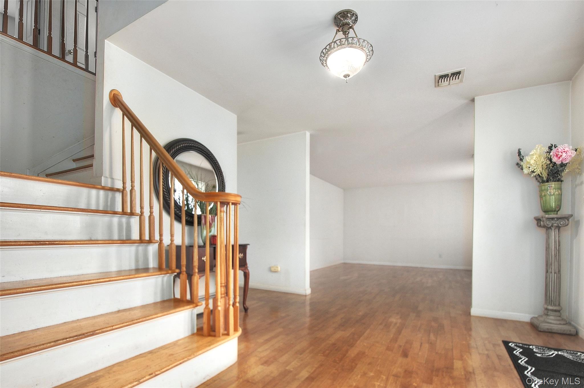 7 Frances Lane Property Photo 4