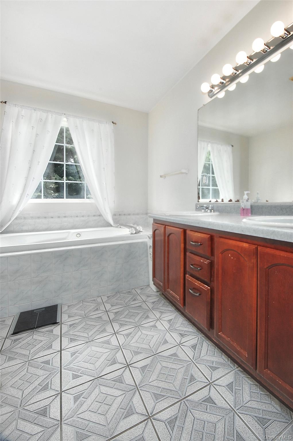 7 Frances Lane Property Photo 29