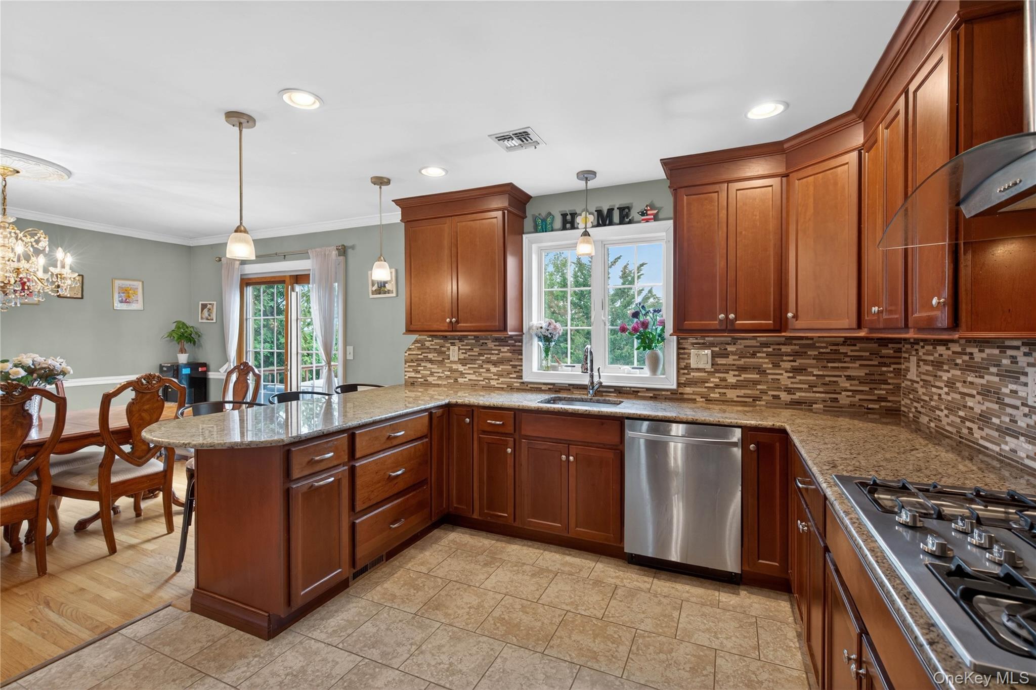 5 Columbia Circle Property Photo 8