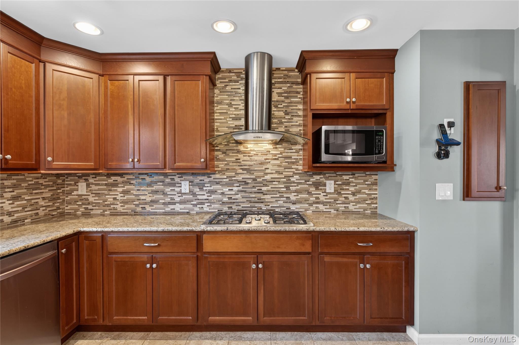 5 Columbia Circle Property Photo 10