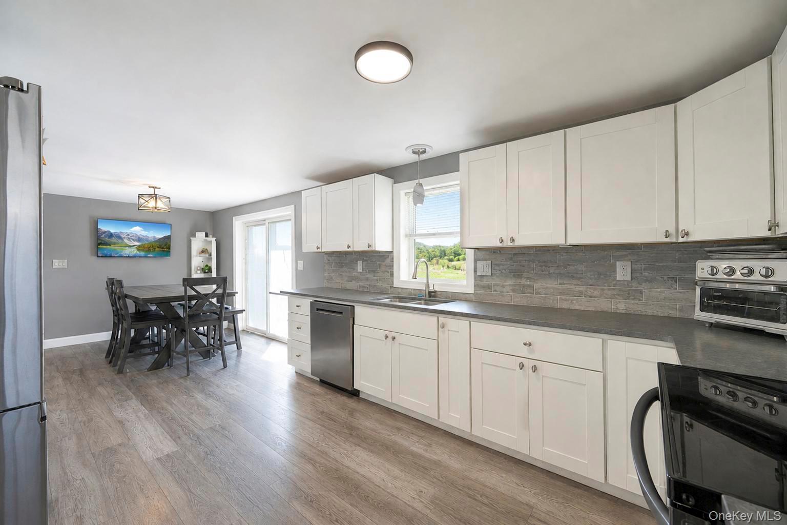 28 Mapleton Avenue Property Photo 22