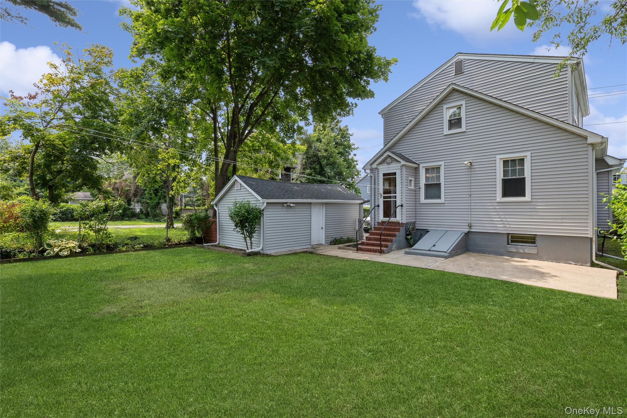 27 Litchfield Avenue Property Photo 3