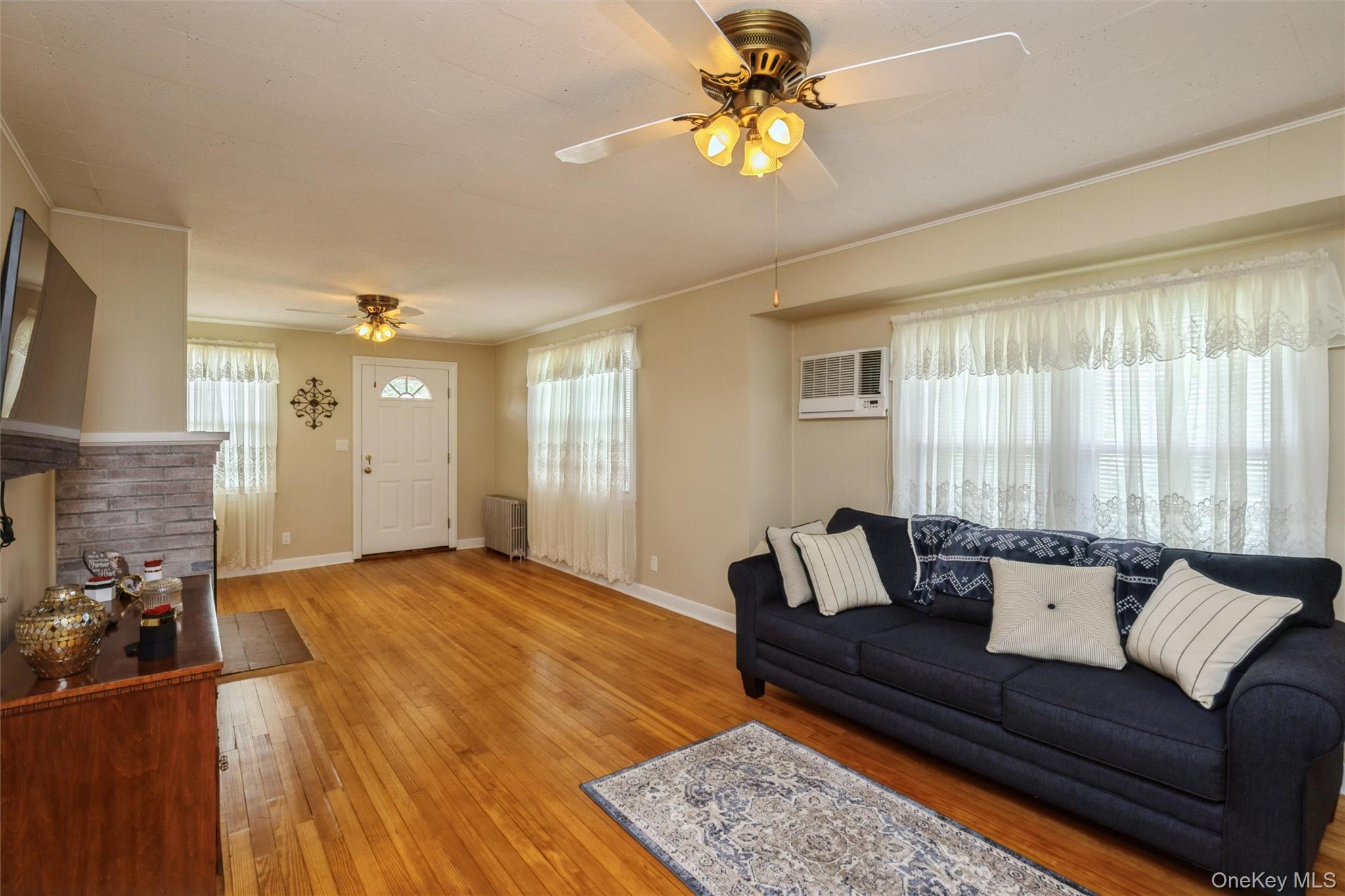 27 Litchfield Avenue Property Photo 5