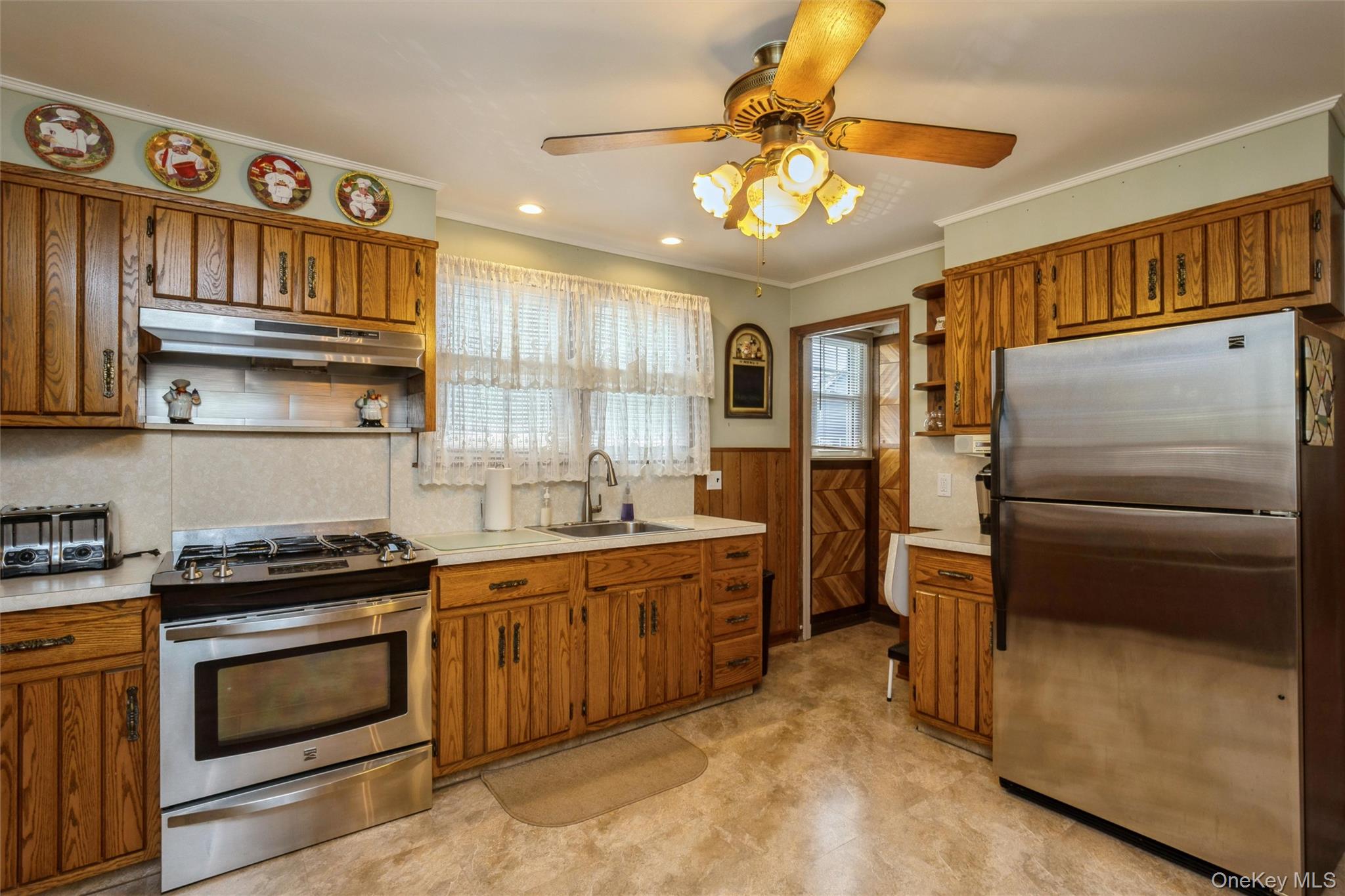 27 Litchfield Avenue Property Photo 11
