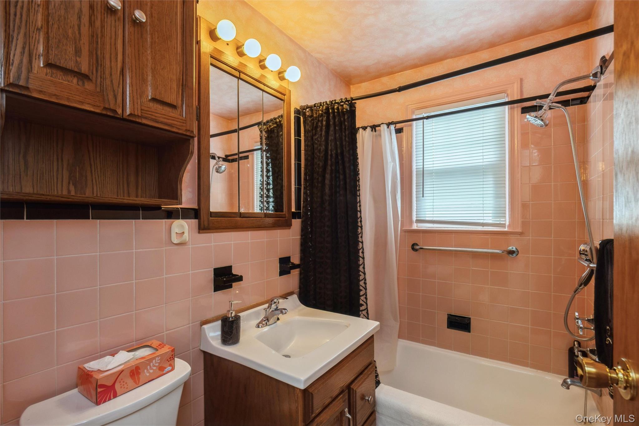 27 Litchfield Avenue Property Photo 12