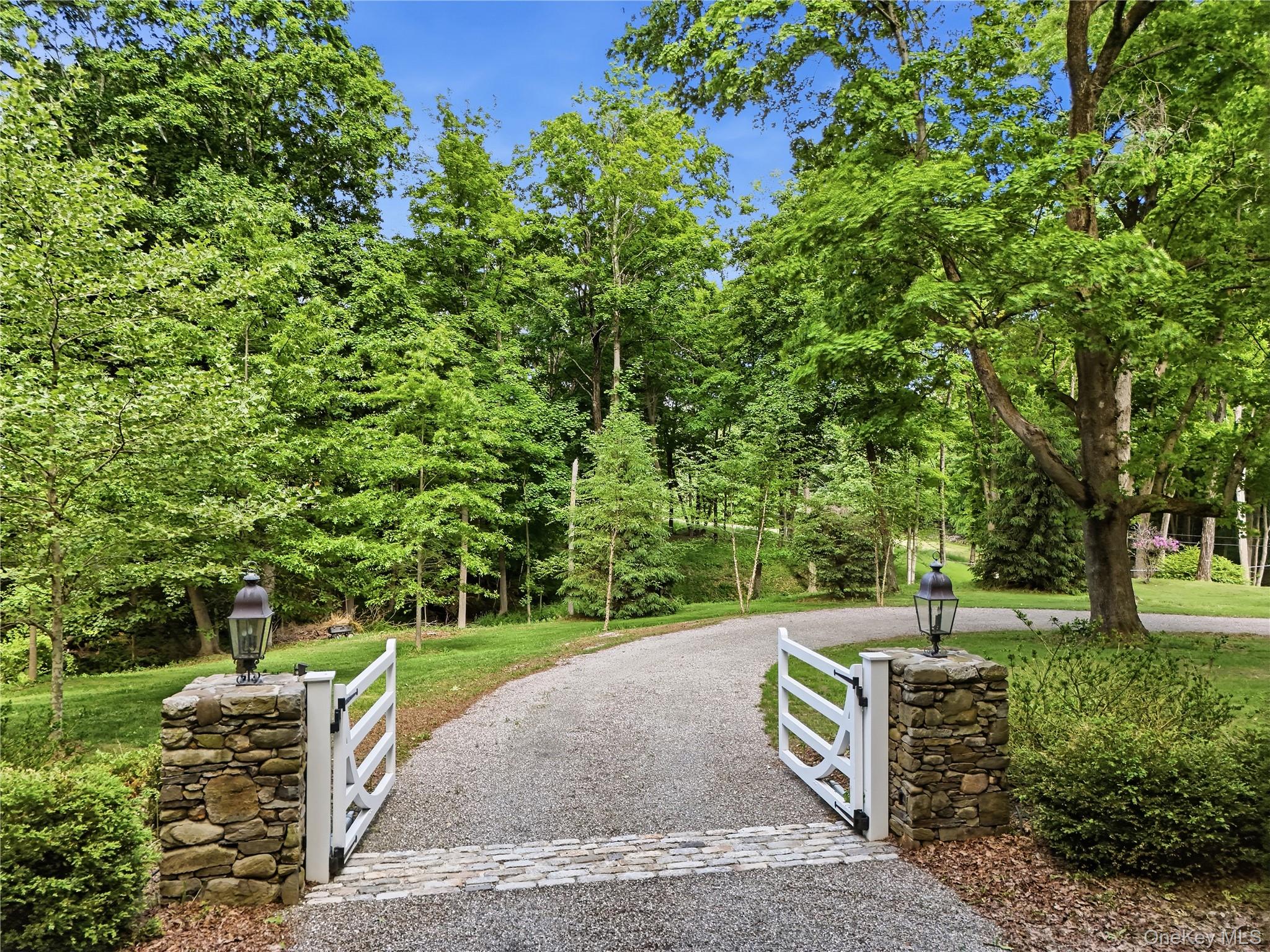 392 Old Quaker Hill Road Property Photo 1